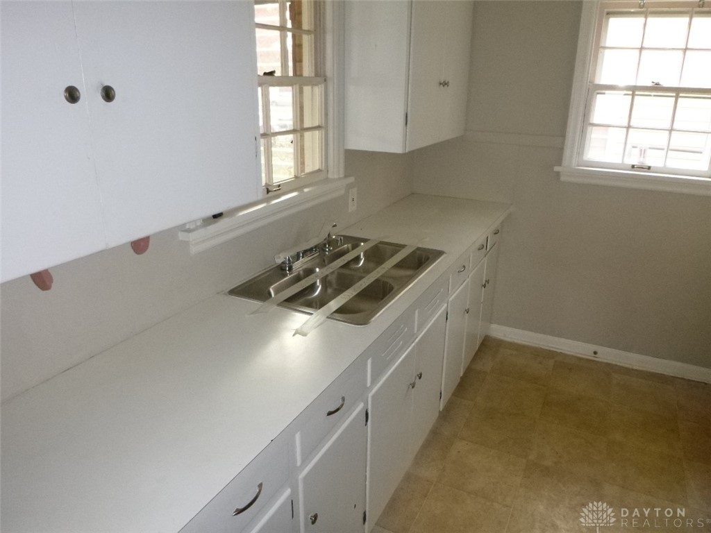 2427 Rugby Road Dayton, OH 45406 - Photo 9 of 19 Gallery Image 9