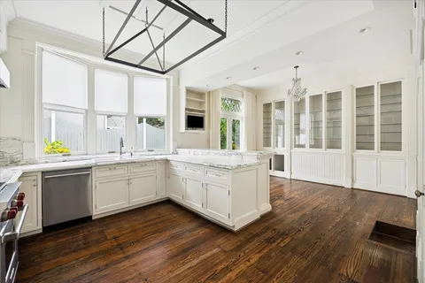 $2,250,000 | 200 Westmoreland Street, Houston, TX 77006