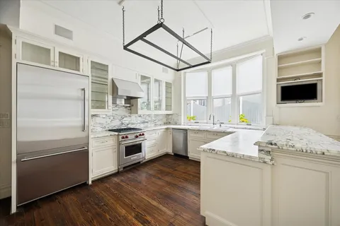 $2,250,000 | 200 Westmoreland Street, Houston, TX 77006