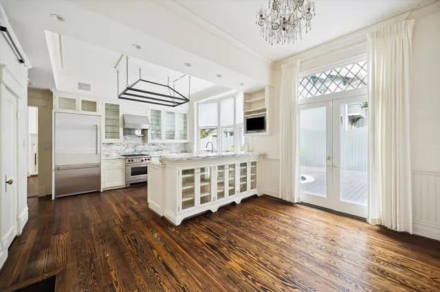 $2,250,000 | 200 Westmoreland Street, Houston, TX 77006