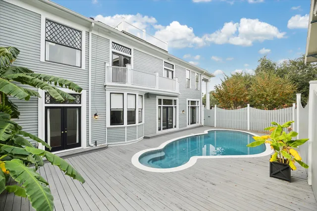 $2,250,000 | 200 Westmoreland Street, Houston, TX 77006