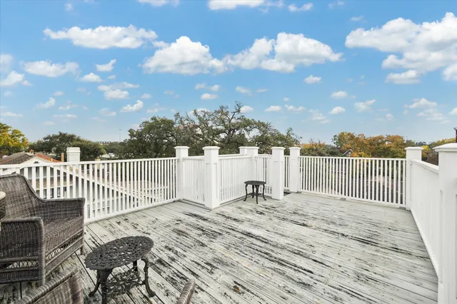 $2,250,000 | 200 Westmoreland Street, Houston, TX 77006