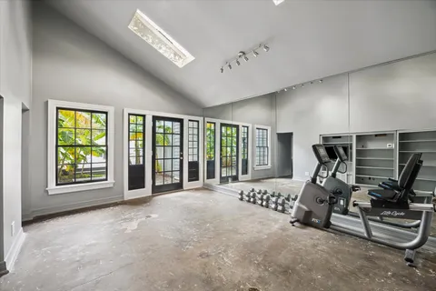 $2,250,000 | 200 Westmoreland Street, Houston, TX 77006