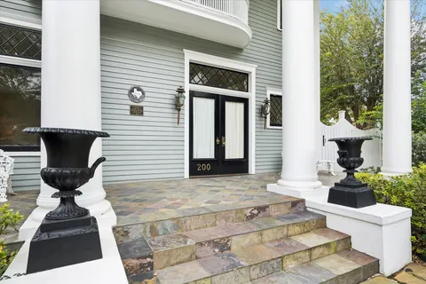 $2,250,000 | 200 Westmoreland Street, Houston, TX 77006