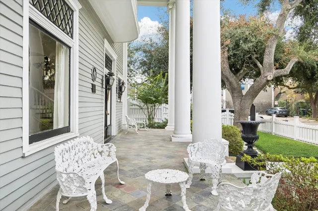 $2,250,000 | 200 Westmoreland Street, Houston, TX 77006