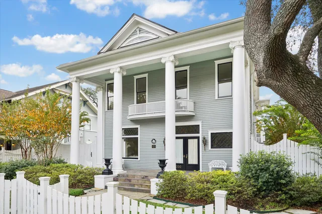 $2,250,000 | 200 Westmoreland Street, Houston, TX 77006