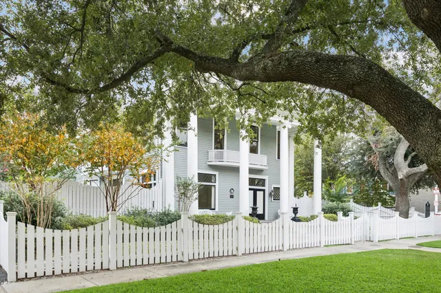 $2,250,000 | 200 Westmoreland Street, Houston, TX 77006