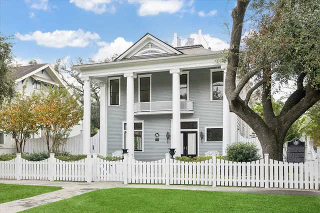 $2,250,000 | 200 Westmoreland Street, Houston, TX 77006