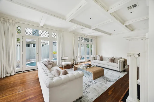 $2,250,000 | 200 Westmoreland Street, Houston, TX 77006