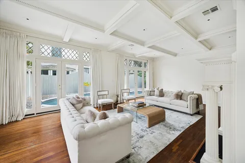$1,995,000 | 200 Westmoreland Street, Houston, TX 77006
