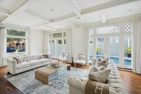 $1,995,000 | 200 Westmoreland Street, Houston, TX 77006