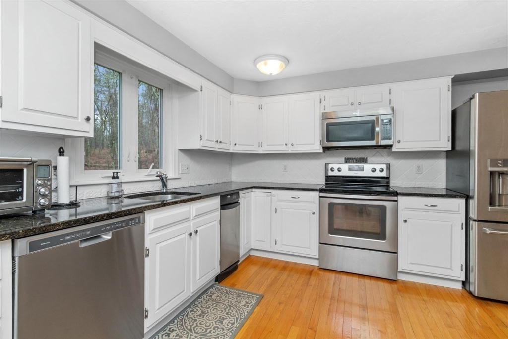 24 Robin Road Norfolk, MA 02056 - Photo 11 of 42 Gallery Image 11