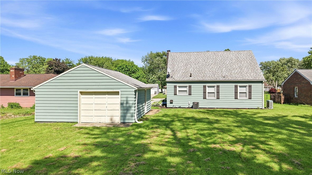 2846 Rexford Road Youngstown, OH 44511 - Photo 25 of 25 Tandem garage with back single garage door.