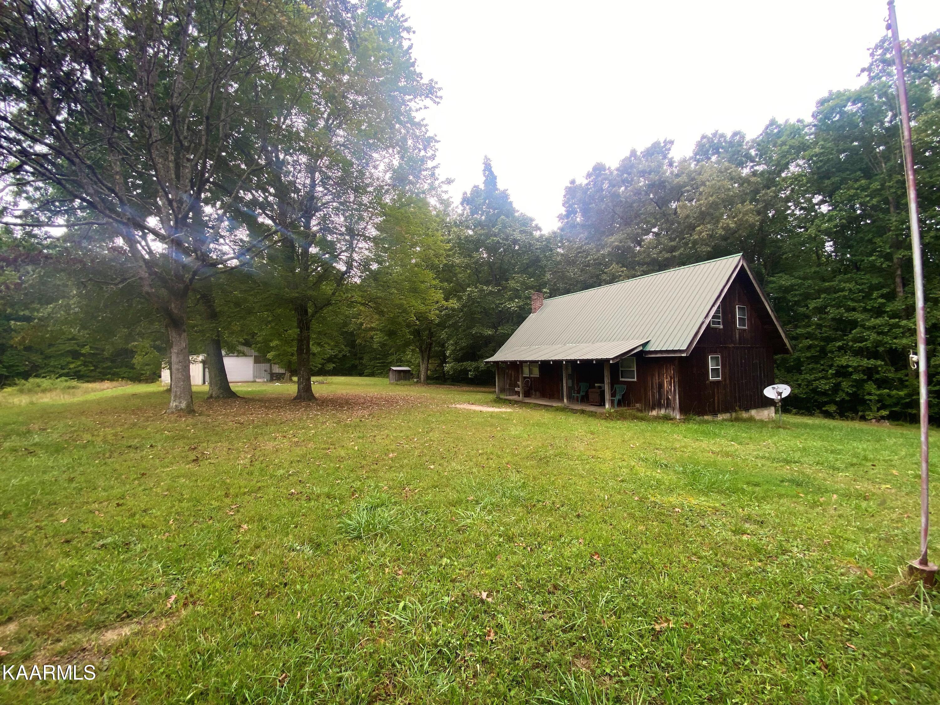 122 Country Hill Road Deer Lodge, TN 37726 - Photo 2 of 39 IMG_4833
