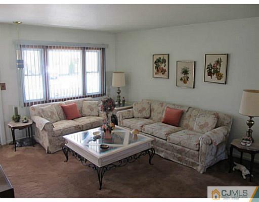 199 Jeffery Road Colonia, NJ 07067 - Photo 4 of 16 Gallery Image 4
