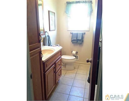 199 Jeffery Road Colonia, NJ 07067 - Photo 9 of 16 Gallery Image 9