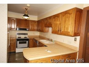 2145 Bates Avenue Springfield, IL 62704 - Photo 8 of 16 Gallery Image 8