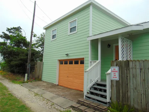 $1,800 | 1914 52nd Street, Unit 2, Galveston, TX 77551