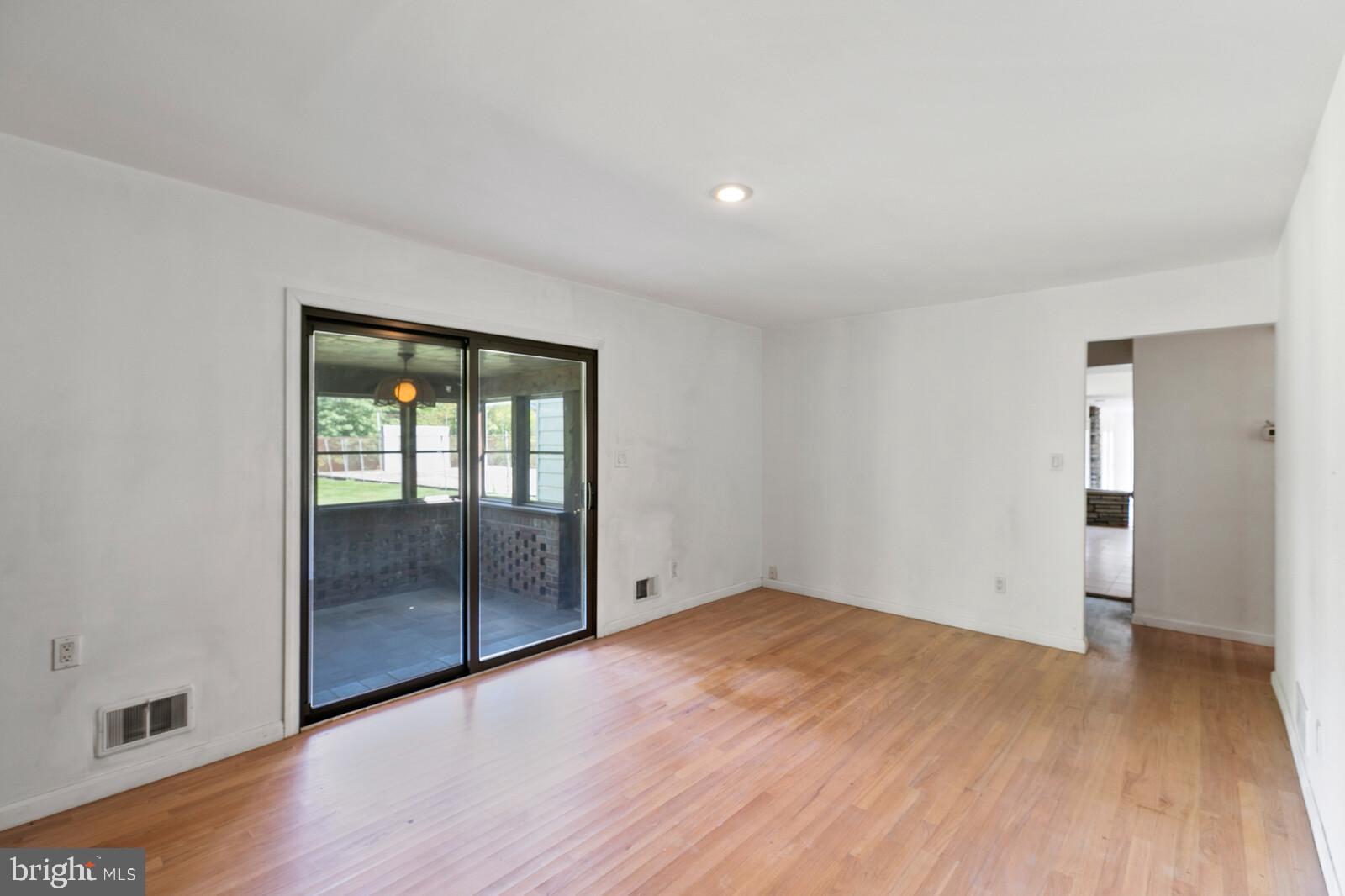 211 Windsor Road Trenton, NJ 08691 - Photo 20 of 50 Gallery Image 20