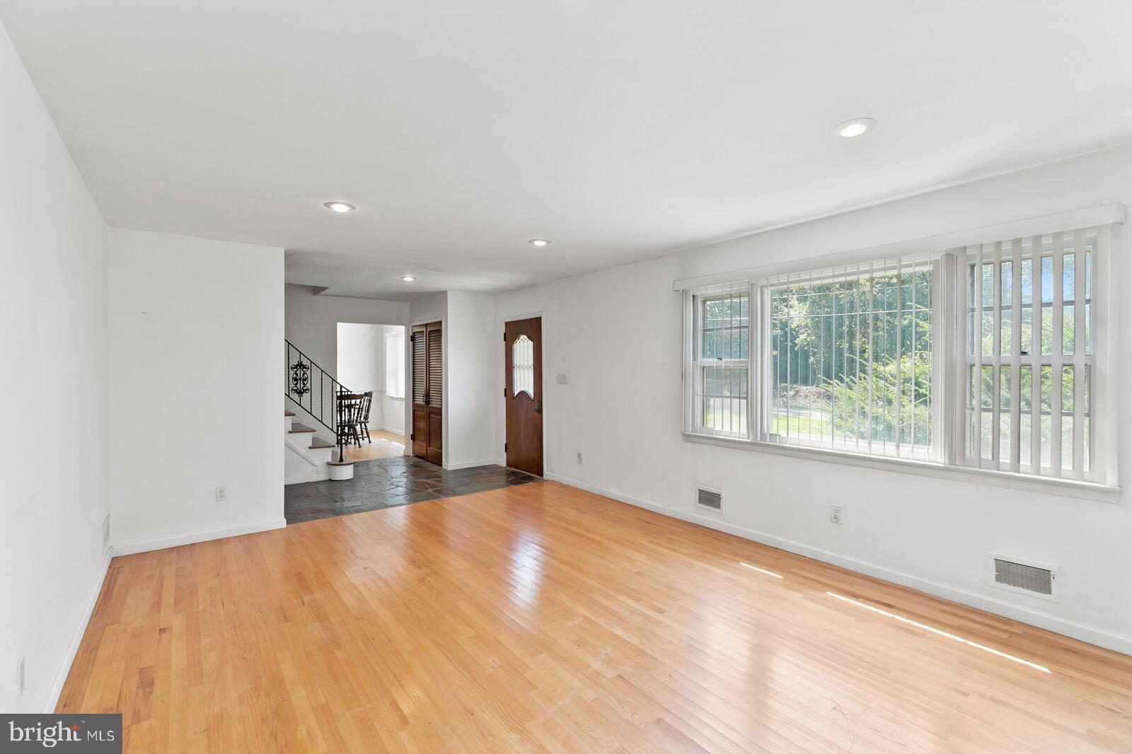 211 Windsor Road Trenton, NJ 08691 - Photo 4 of 50 Gallery Image 4