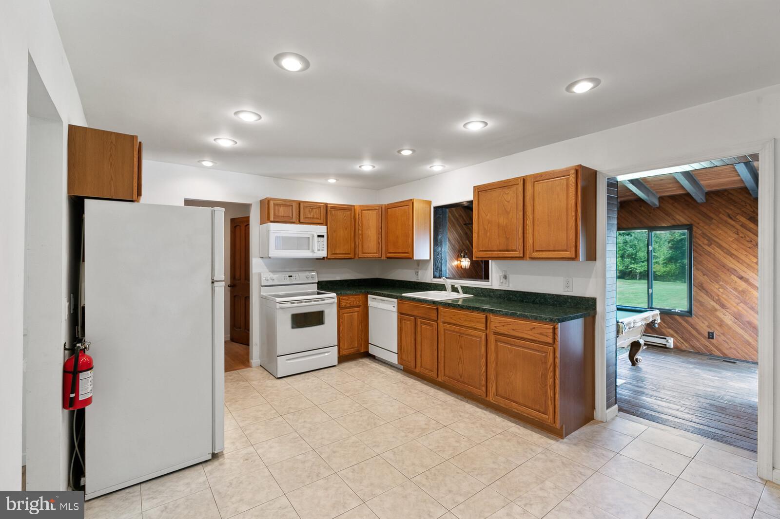 211 Windsor Road Trenton, NJ 08691 - Photo 9 of 50 Gallery Image 9