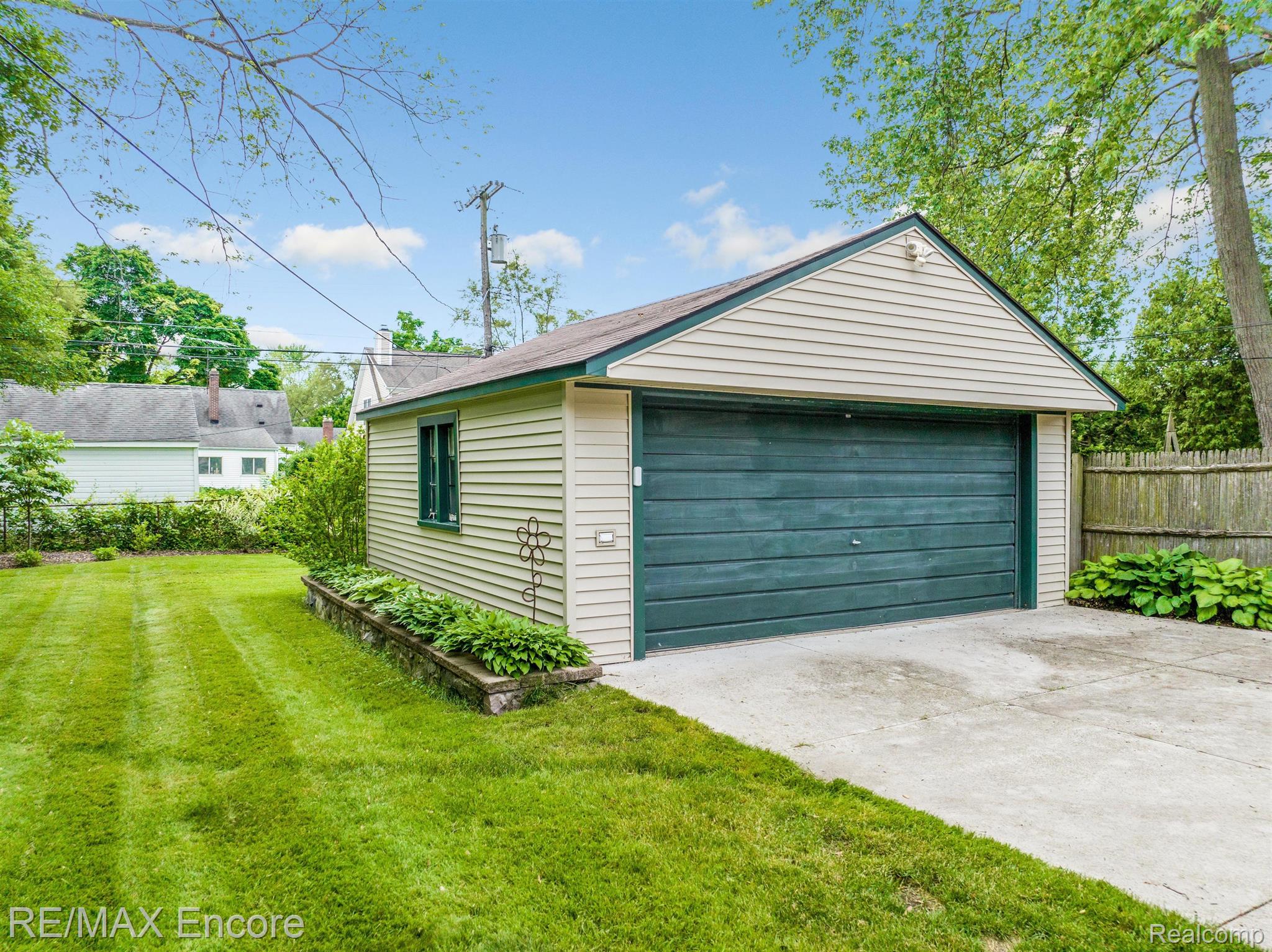 2350 Manchester Road Birmingham, MI 48009 - Photo 11 of 36 Gallery Image 11
