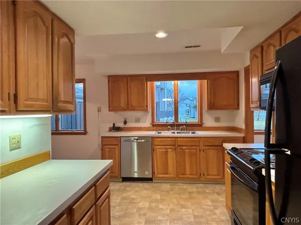 $349,900 | 34 Parkington Circle, Manlius, NY 13057