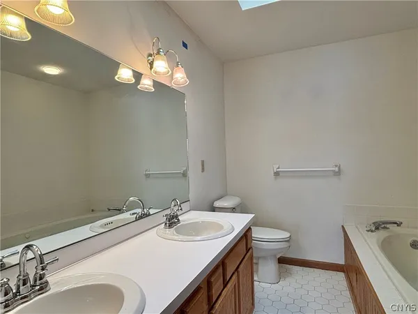 $349,900 | 34 Parkington Circle, Manlius, NY 13057