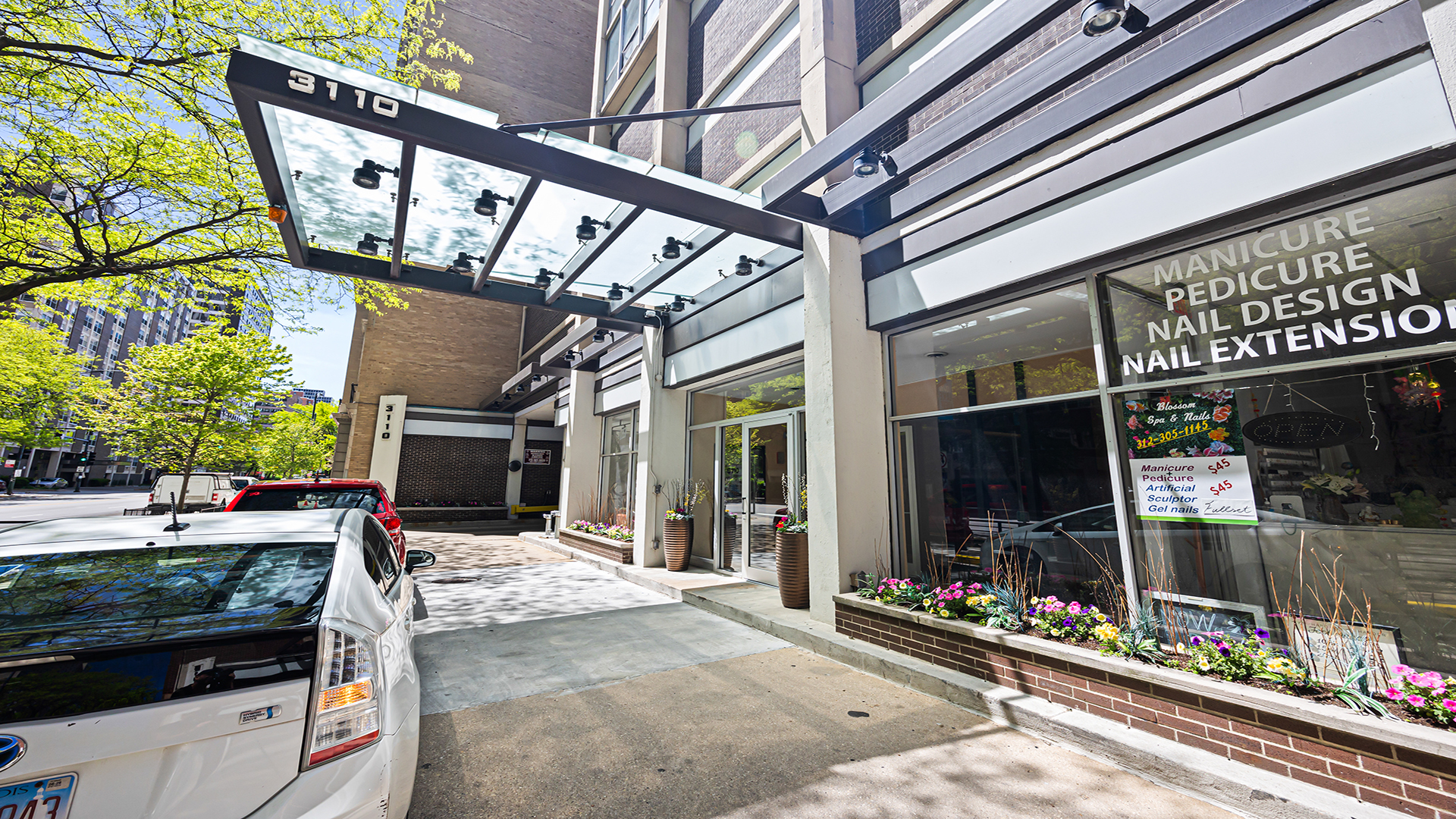 3110 North Sheridan Road, Unit 1807 Chicago, IL 60657 - Photo 2 of 21 a outdoor space with lots of green space