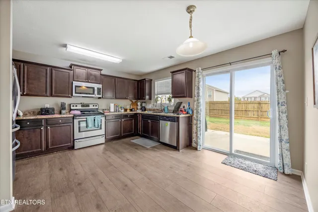 $379,900 | 7128 Lawgiver Circle, Corryton, TN 37721