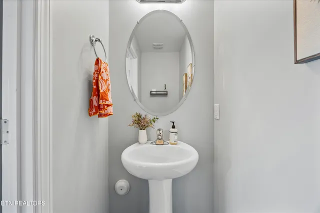 $379,900 | 7128 Lawgiver Circle, Corryton, TN 37721