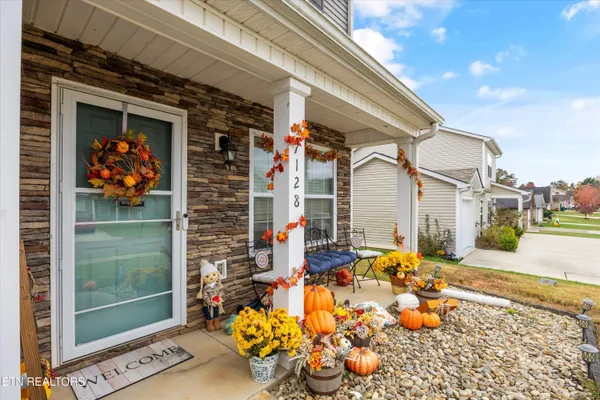 $379,900 | 7128 Lawgiver Circle, Corryton, TN 37721