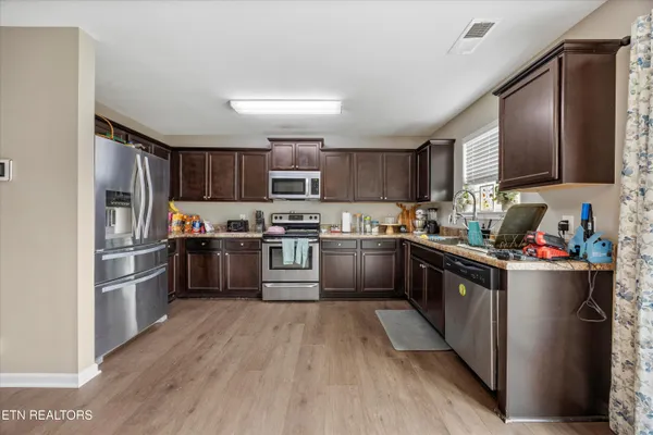 $379,900 | 7128 Lawgiver Circle, Corryton, TN 37721
