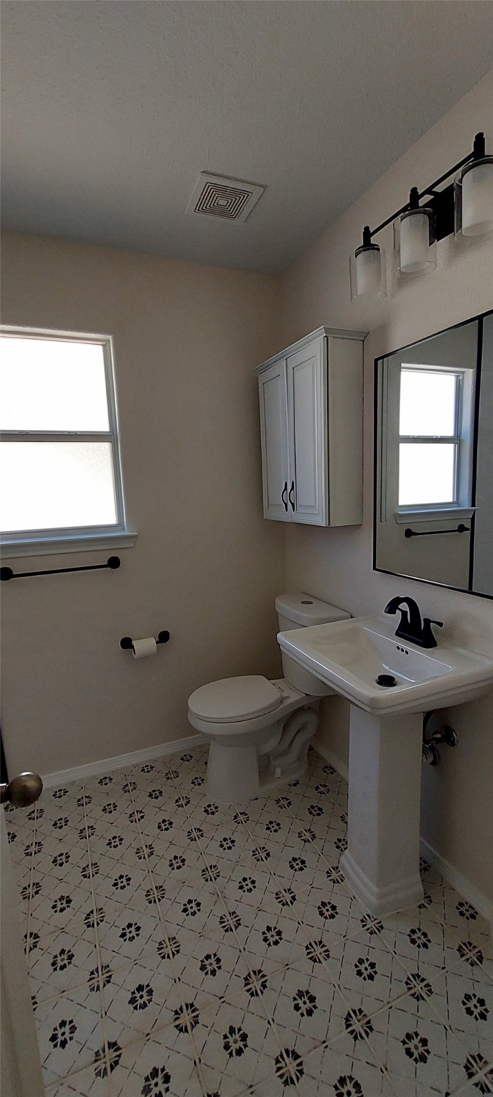 4 Memory Lane Wimberley, TX 78676 - Photo 19 of 24 Guest bath