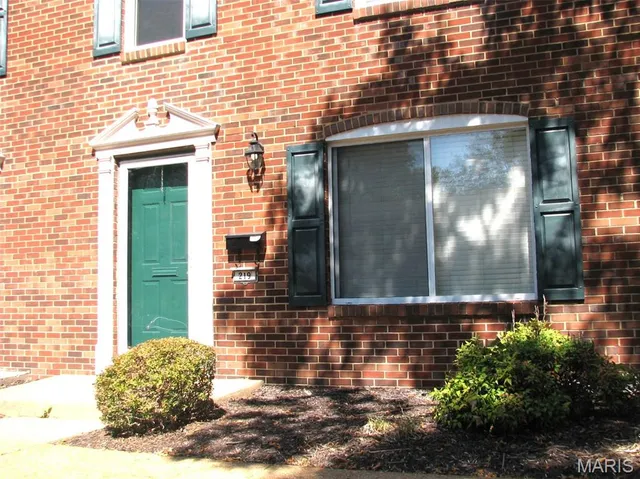 $2,075 | 219 Charmers Court, Kirkwood, MO 63122