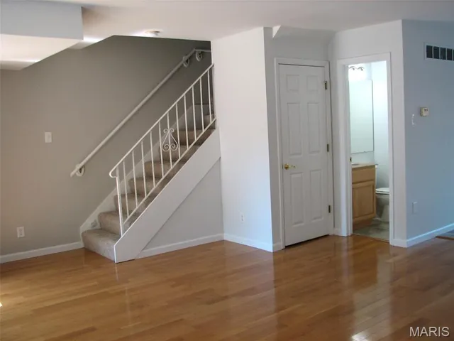 $2,075 | 219 Charmers Court, Kirkwood, MO 63122