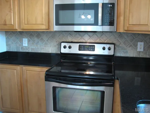 $2,075 | 219 Charmers Court, Kirkwood, MO 63122