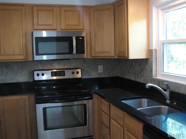 $2,075 | 219 Charmers Court, Kirkwood, MO 63122