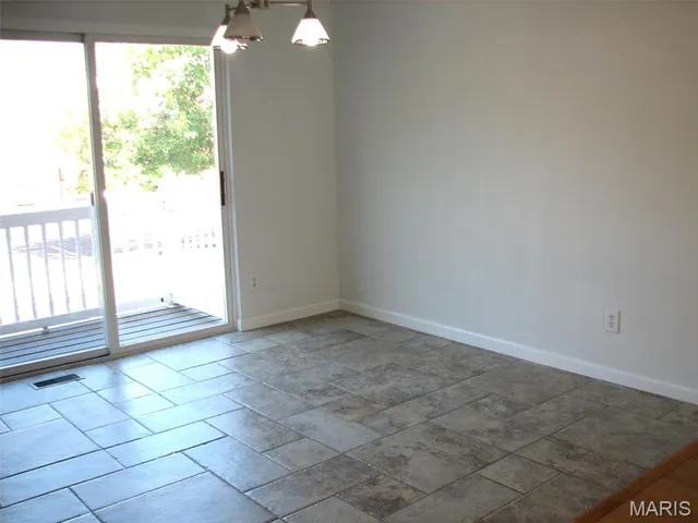 $2,075 | 219 Charmers Court, Kirkwood, MO 63122