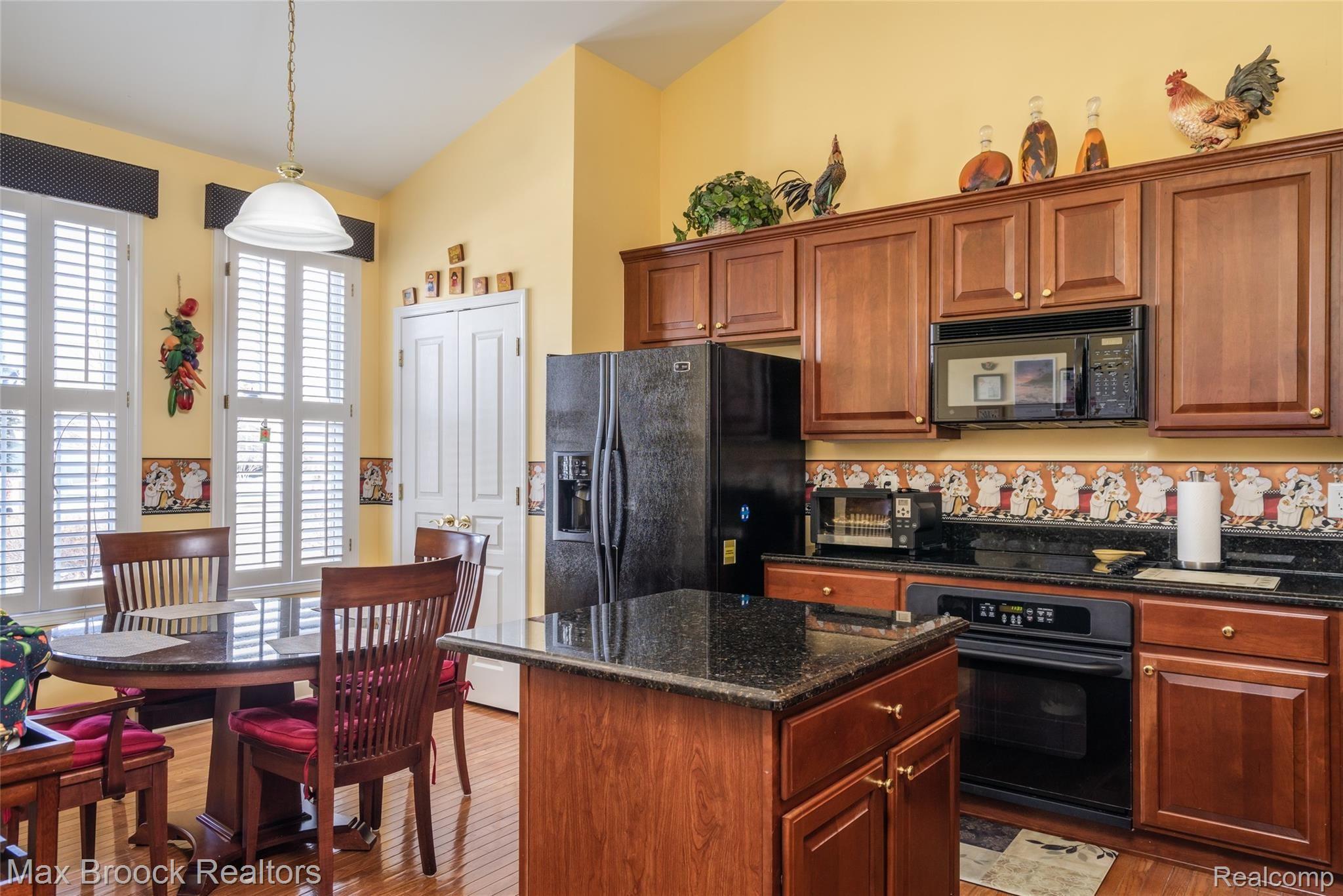 5103 Belmonte Drive, Unit 58 Rochester, MI 48306 - Photo 11 of 34 Kitchen and Breakfast Nook