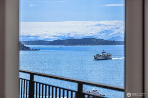 $1,250,000 | 1009 Western Avenue, Unit 1203, Seattle, WA 98104