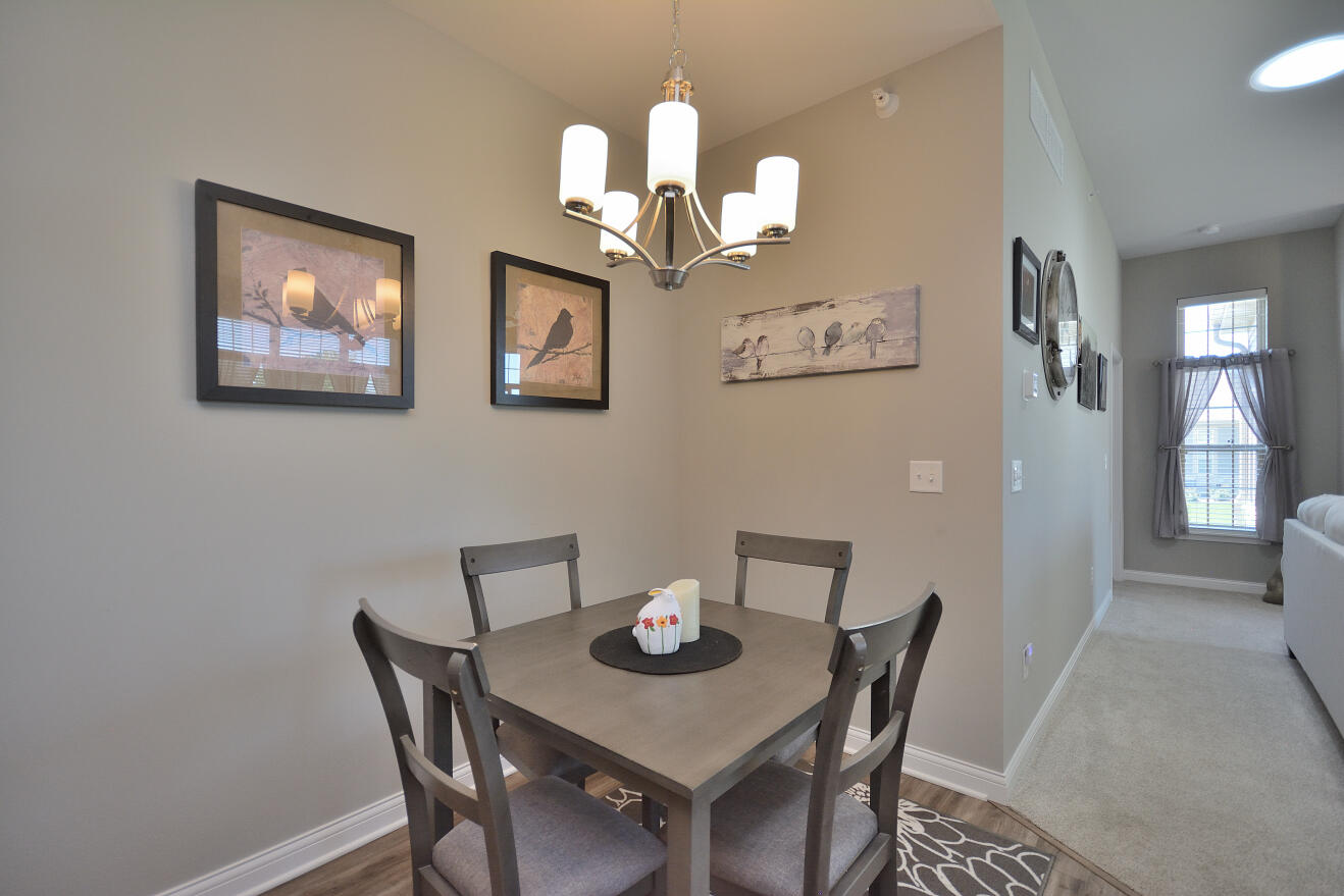 4380 Nighthawk Trail Brookfield, WI 53005 - Photo 27 of 37 Dining area