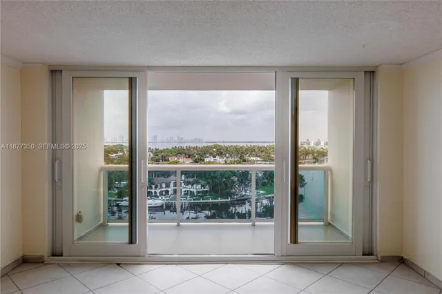 $3,300 | 6770 Indian Creek Drive, Unit 14E, Miami Beach, FL 33141