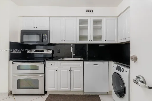 $3,300 | 6770 Indian Creek Drive, Unit 14E, Miami Beach, FL 33141