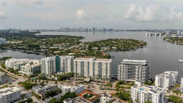 $3,300 | 6770 Indian Creek Drive, Unit 14E, Miami Beach, FL 33141