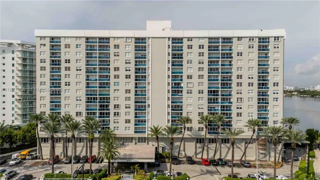 $3,300 | 6770 Indian Creek Drive, Unit 14E, Miami Beach, FL 33141