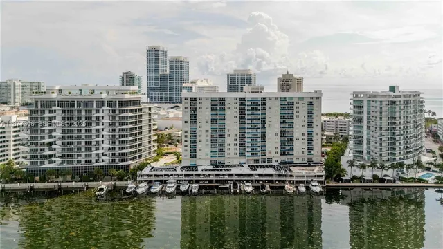 $3,300 | 6770 Indian Creek Drive, Unit 14E, Miami Beach, FL 33141