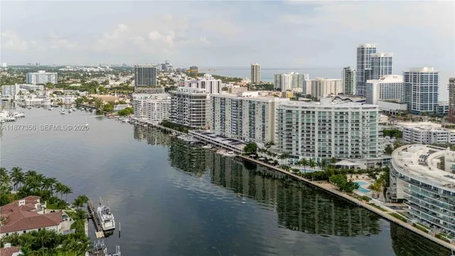 $3,300 | 6770 Indian Creek Drive, Unit 14E, Miami Beach, FL 33141