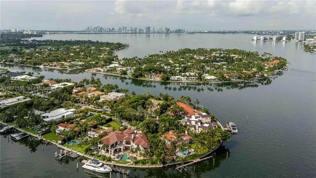 $3,300 | 6770 Indian Creek Drive, Unit 14E, Miami Beach, FL 33141