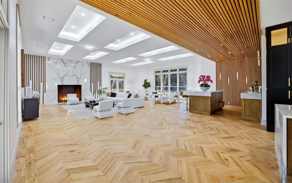 1000 West Wintergreen Road DeSoto, TX 75115 - Photo 19 of 40 a living room with fireplace furniture and a fireplace
